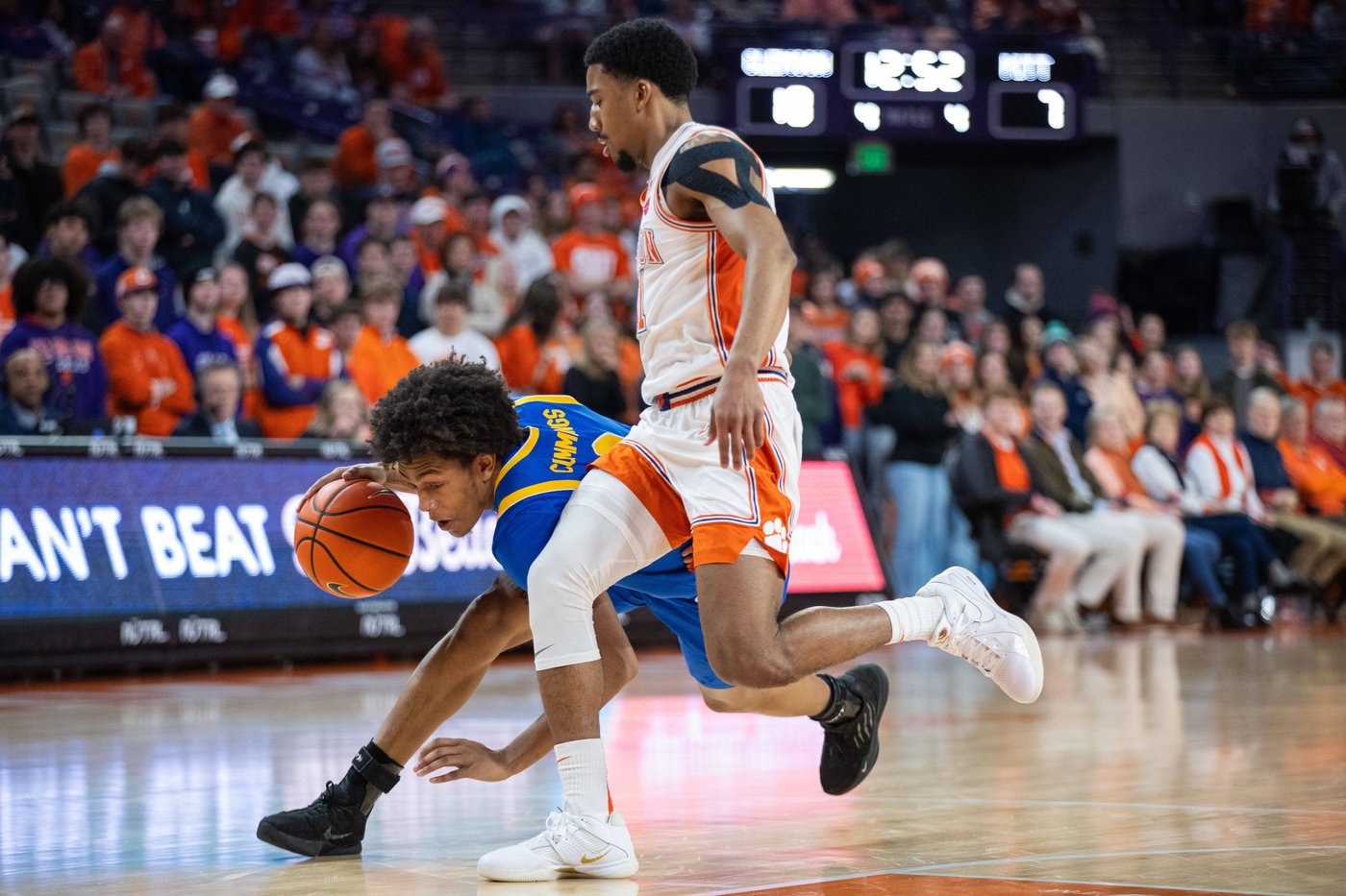 Welling, Davidson lead No. 22 Clemson to a 63-52 victory, its 15th straight against Pittsburgh | iNFOnews.ca
