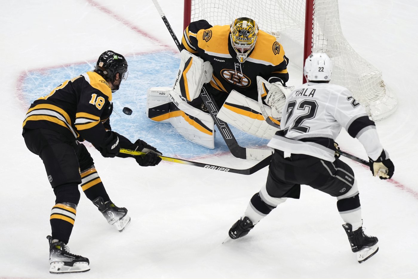 Pastrnak scores in overtime as the Bruins beat the Kings 2-1 | iNFOnews.ca