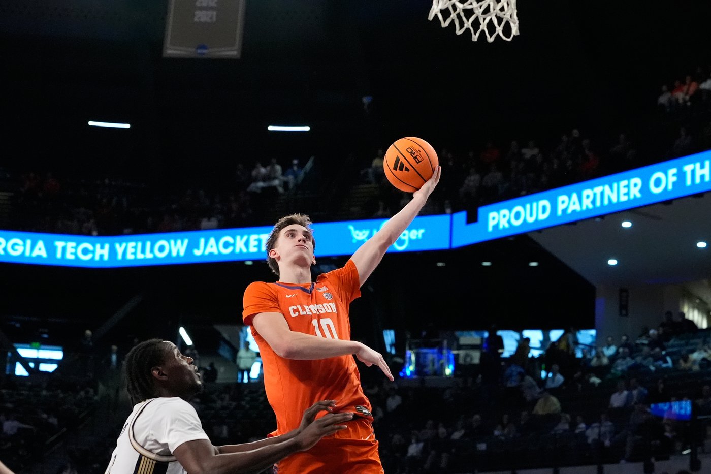 No. 18 Clemson gets hot from long range, beats Georgia Tech 77-63 | iNFOnews.ca