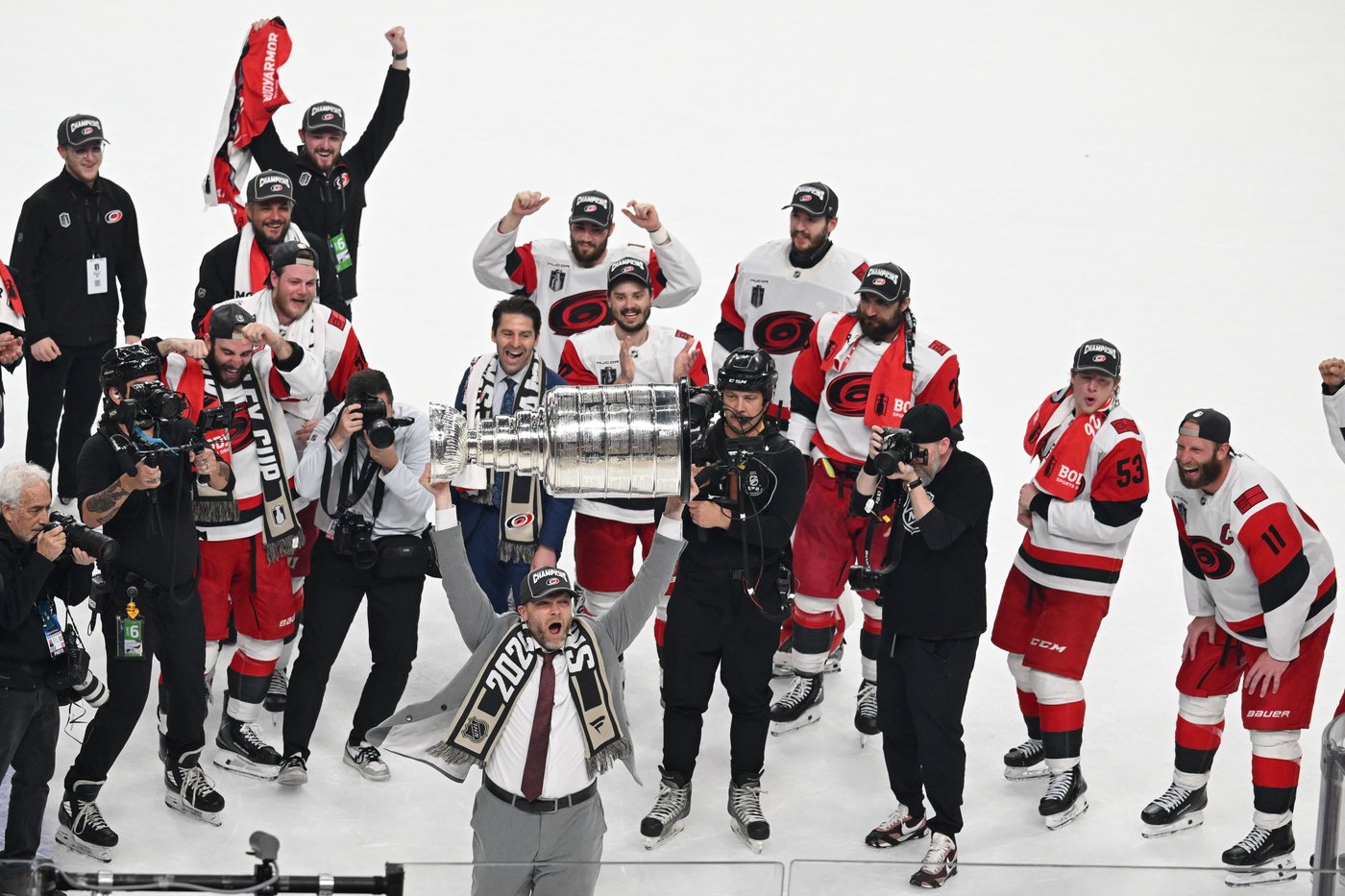 Hurricanes use stifling defense to blank Golden Knights 3-0 in Game 6 and win the Stanley Cup | iNFOnews.ca