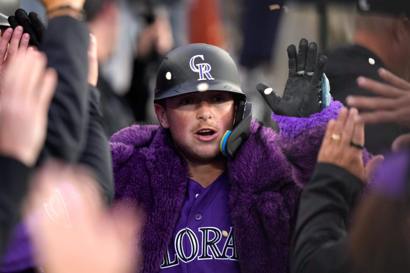 Betts blasts 2 homers and drives in 5 as the Dodgers crush the Rockies 15-6 | iNFOnews.ca