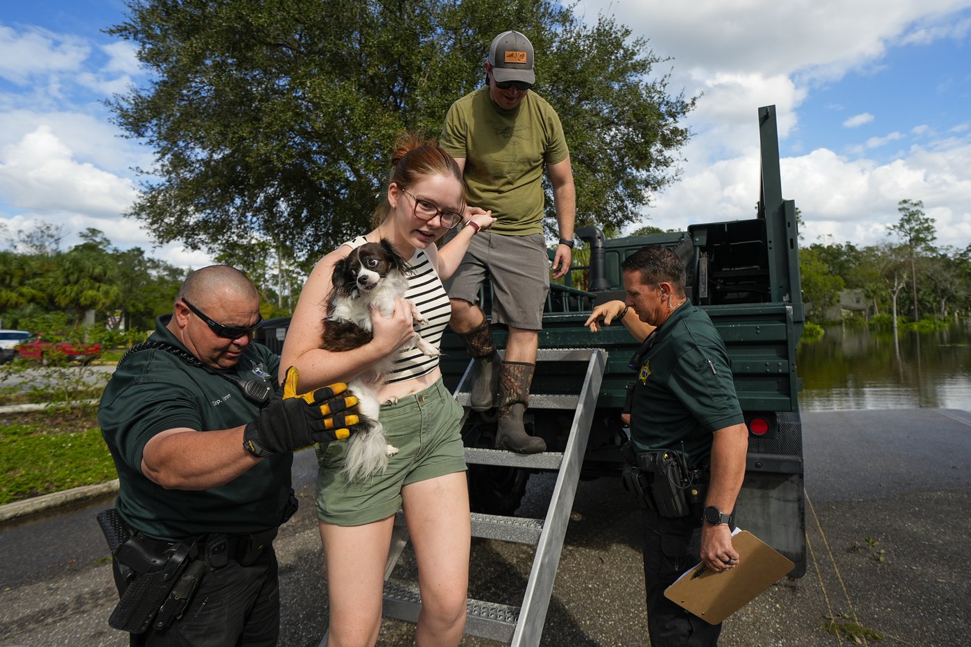 Residents slog through flooded streets, clear debris after Hurricane Milton tore through Florida | iNFOnews.ca