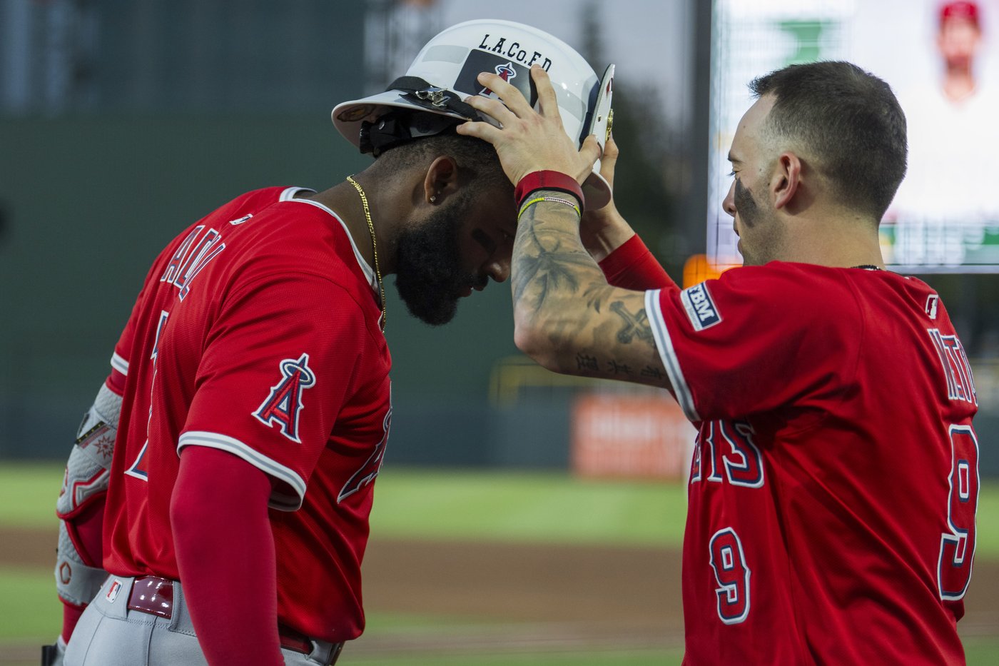 O'Hoppe hits 2 of Angels' 4 homers in 6th straight win, 10-5 over Athletics | iNFOnews.ca