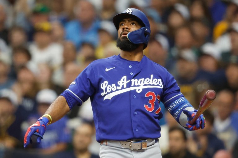 Teoscar Hernández has 6 RBIs as Dodgers erase early deficit in 11-3 win over Brewers | iNFOnews.ca