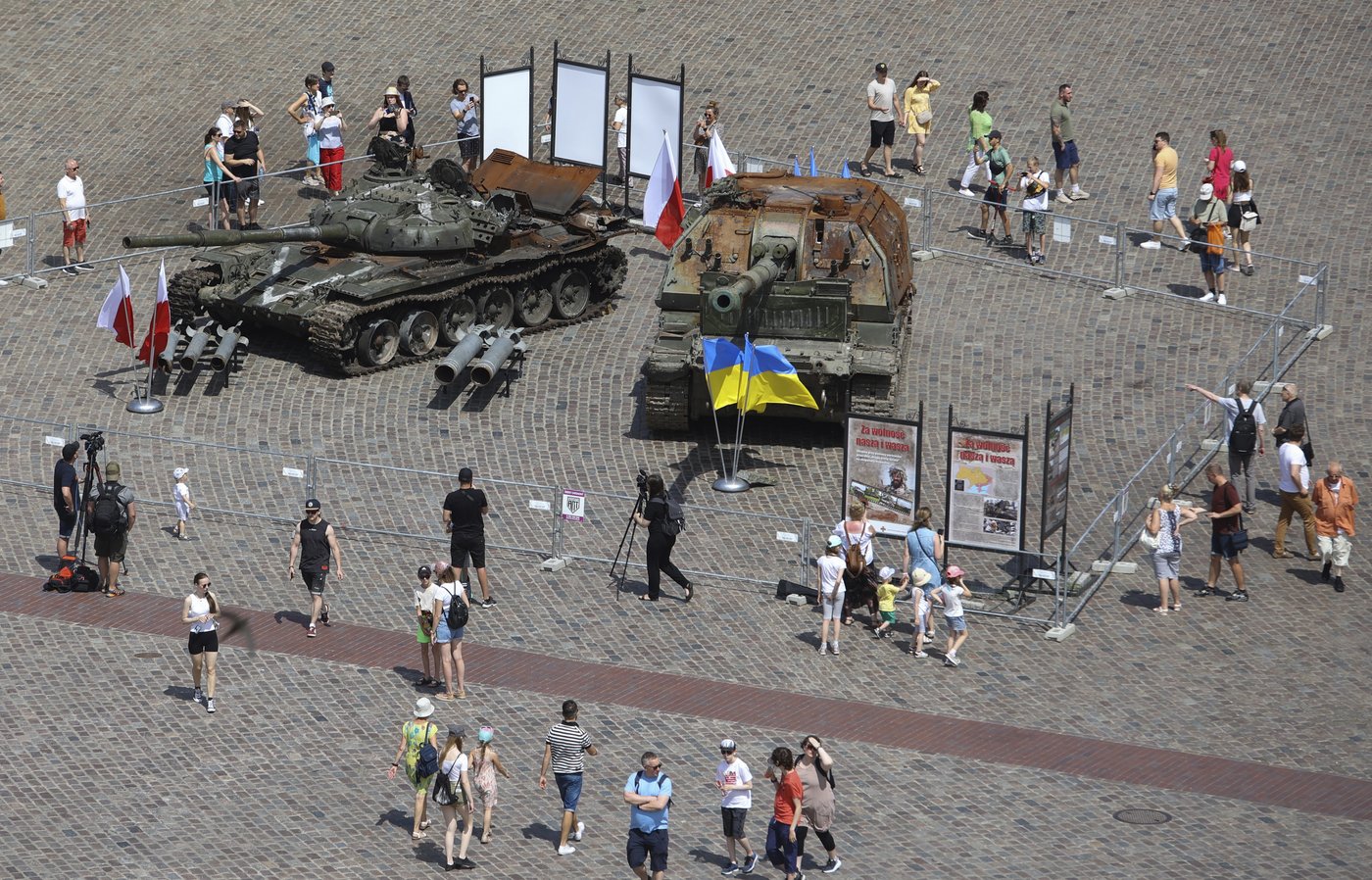 Polish prosecutors probe an exhibition of Russian armor from Ukraine that contained live explosives | iNFOnews.ca