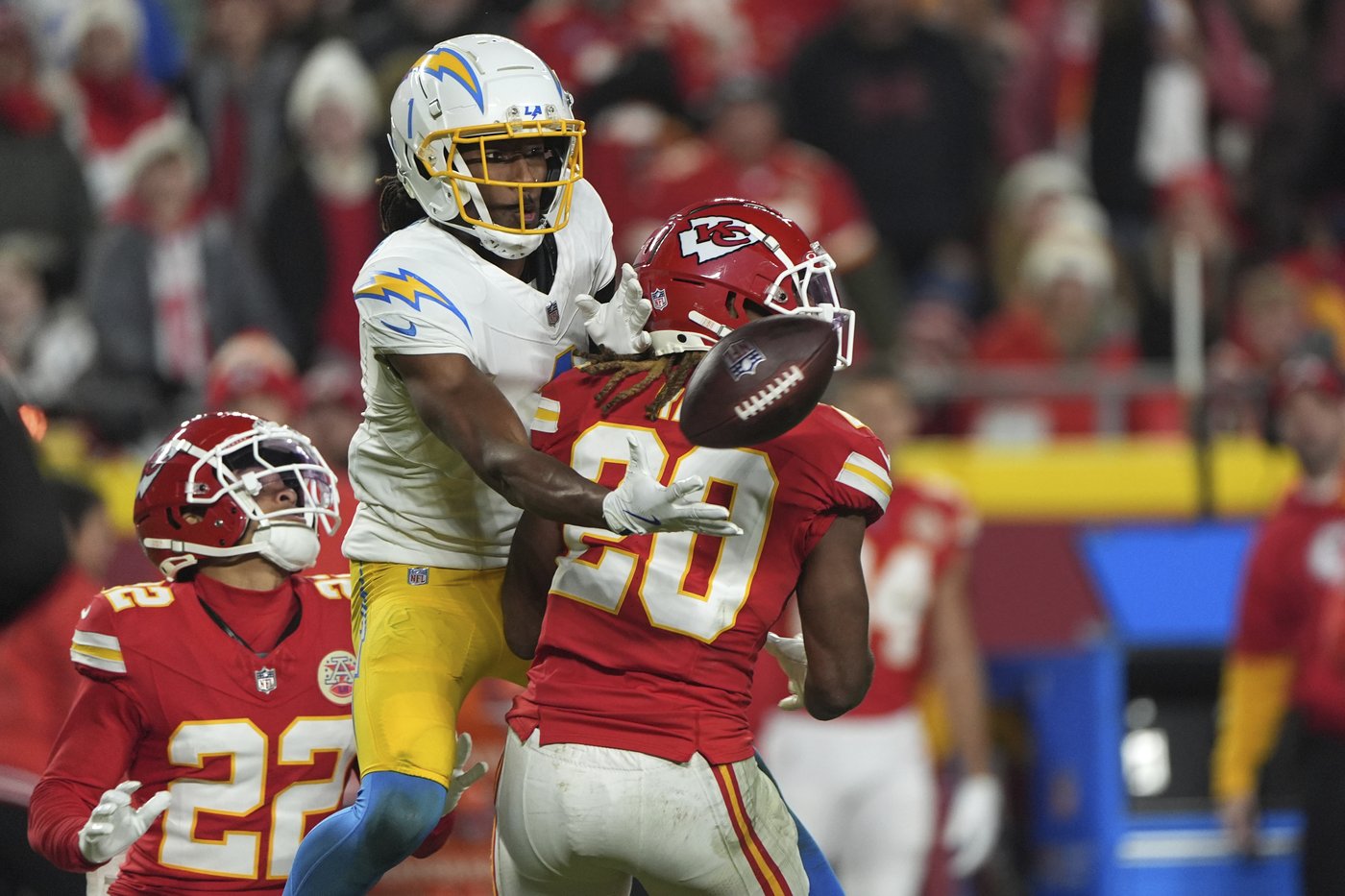 Chiefs win 9th straight AFC West title, beating Chargers 19-17 on bank-shot field goal | iNFOnews.ca Chiefs win 9th straight AFC West title, beating Chargers 19-17 on bank-shot field goal | iNFOnews.ca