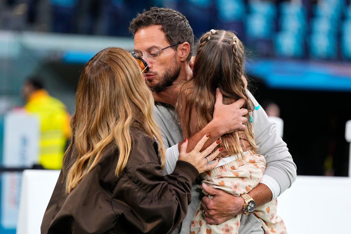 Mike McDaniel says family time, a chance for rest and a Dolphins' winning streak align perfectly | iNFOnews.ca