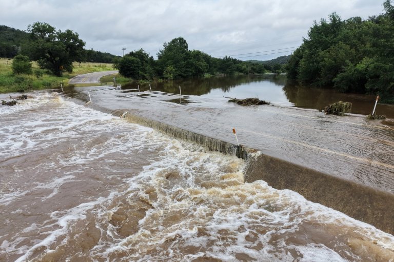 Parts of Texas face threats of dangerous flooding while previously hit areas launch cleanup efforts | iNFOnews.ca