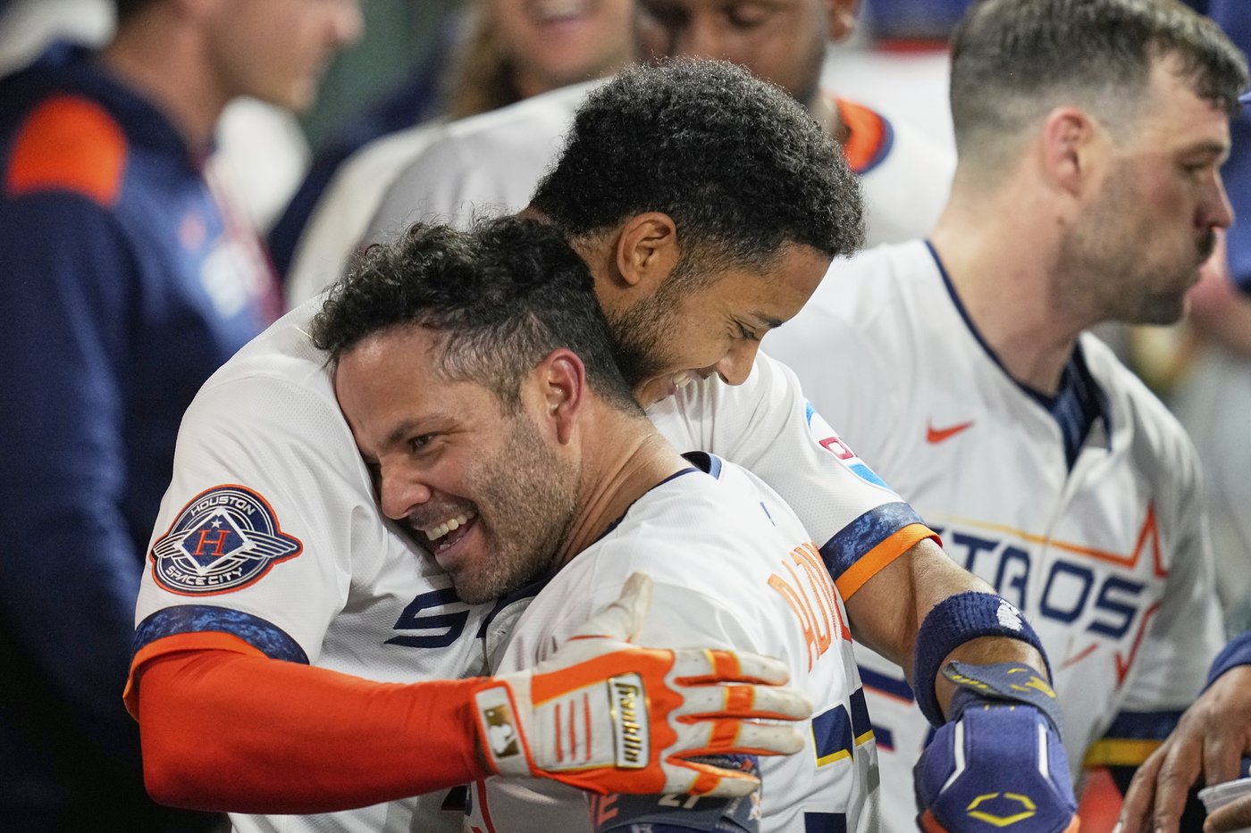 Altuve and Walker each hit a 2-run homer to help the Astros beat the Tigers 8-5 | iNFOnews.ca