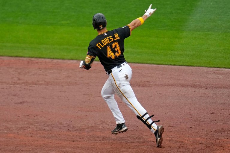 Flores Jr. hits go-ahead, 2-run homer in 8th as Pirates rally for 4-3 win and series sweep of Royals | iNFOnews.ca