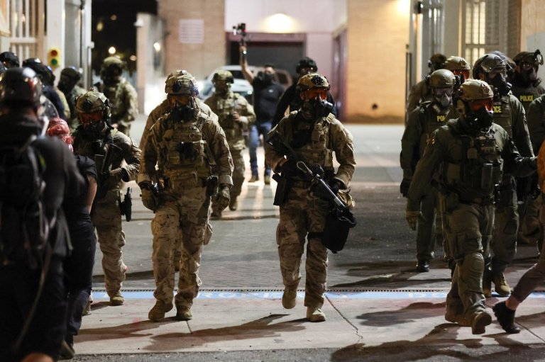 Federal judge temporarily blocks the Trump administration from deploying troops in Portland | iNFOnews.ca