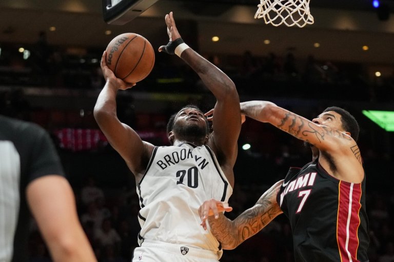 Nets backup center Day'Ron Sharpe to have season-ending surgery for torn ligament in his thumb | iNFOnews.ca