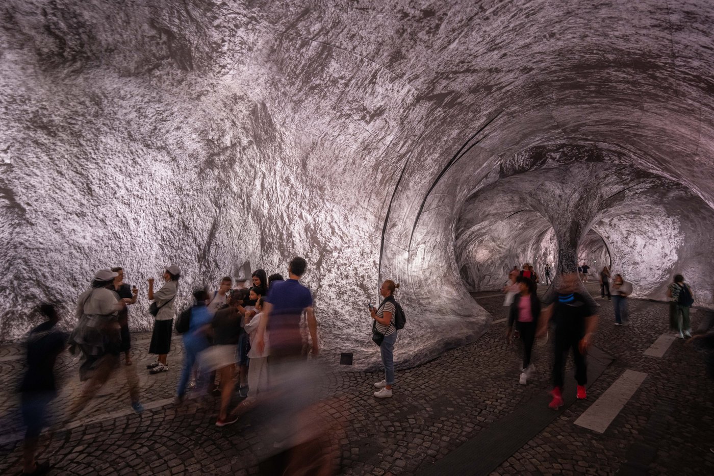 Monumental cave art on Paris' oldest bridge finally opens, as the public steps and sniffs inside | iNFOnews.ca