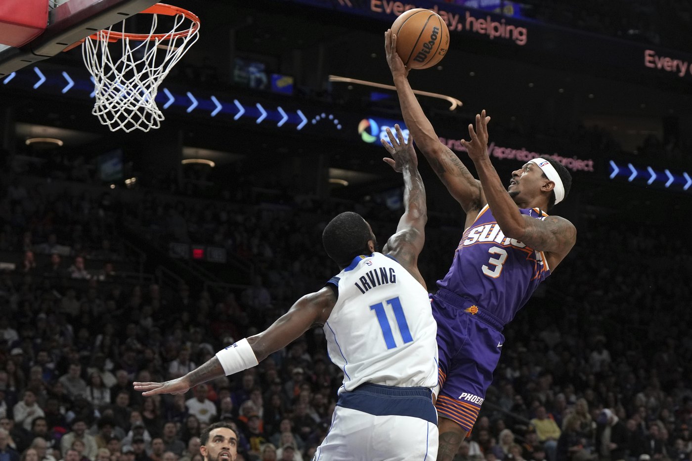 Kyrie Irving scores 20, Mavs win first game after Doncic's injury by beating the Suns 98-89 | iNFOnews.ca