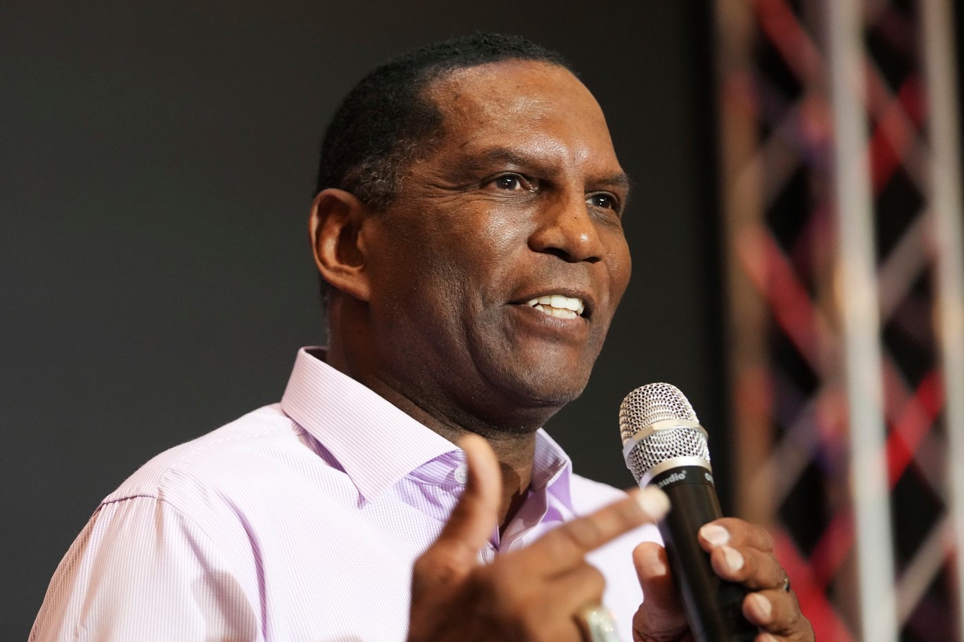 Utah Republican Burgess Owens announces retirement from Congress after redistricting shakeup | iNFOnews.ca Utah Republican Burgess Owens announces retirement from Congress after redistricting shakeup | iNFOnews.ca