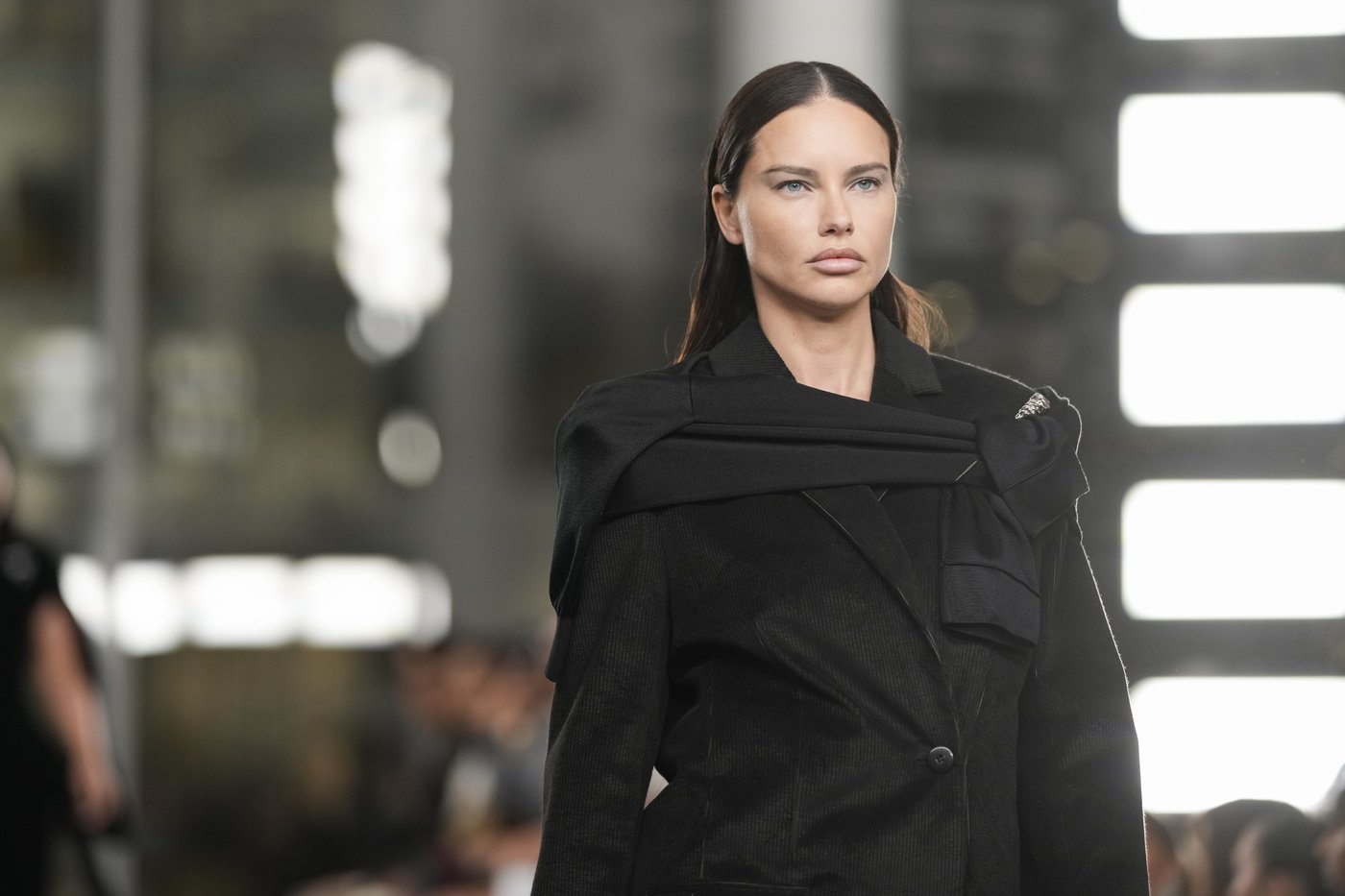 The iconic ‘T’ stands for twisted in Tory Burch’s new collection at New York Fashion Week | iNFOnews.ca The iconic ‘T’ stands for twisted in Tory Burch’s new collection at New York Fashion Week | iNFOnews.ca
