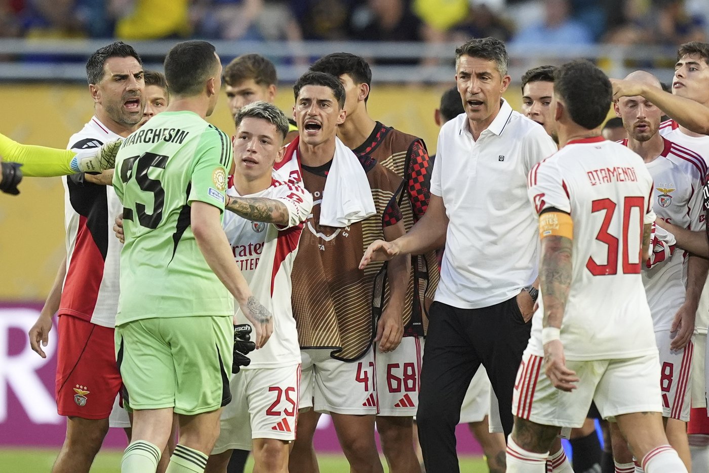 Boca Juniors, Benfica draw 2-2 in Club World Cup match that includes 3 red cards, 22 fouls | iNFOnews.ca