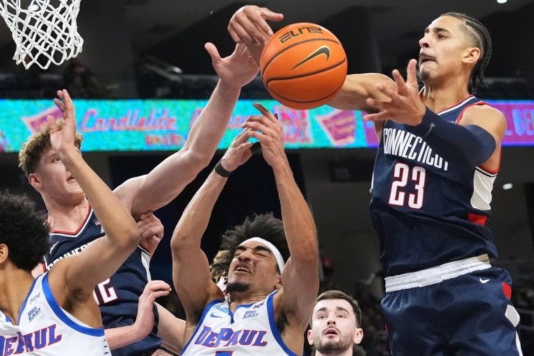Alex Karaban scores 21 points as No. 5 UConn beats DePaul 72-54 | iNFOnews.ca