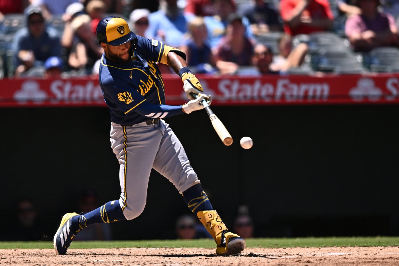Ureña throws 3-hit ball for 6 innings, Meckler hits 2-run homer as Angels beat Brewers 3-0 | iNFOnews.ca