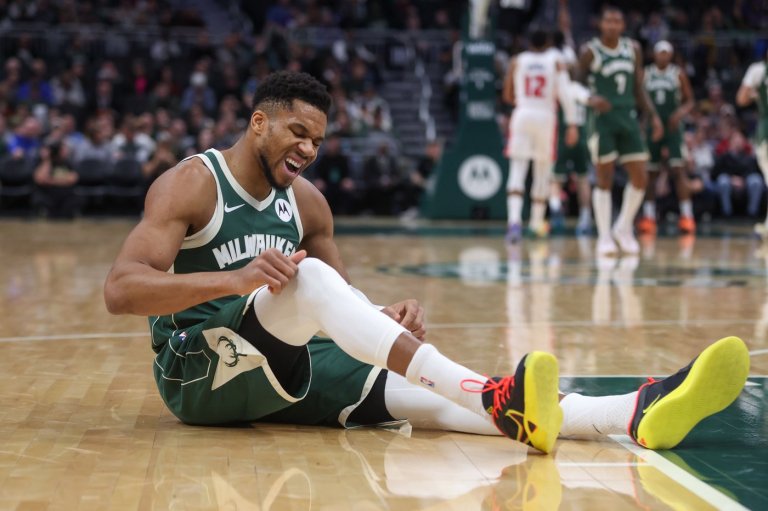 Bucks coach Doc Rivers says he anticipates Giannis Antetokounmpo missing about 4 weeks | iNFOnews.ca