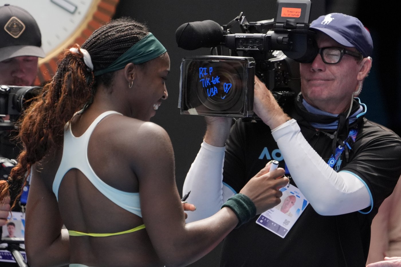 Coco Gauff writes 'RIP TikTok USA' on a TV camera at the Australian Open | iNFOnews.ca