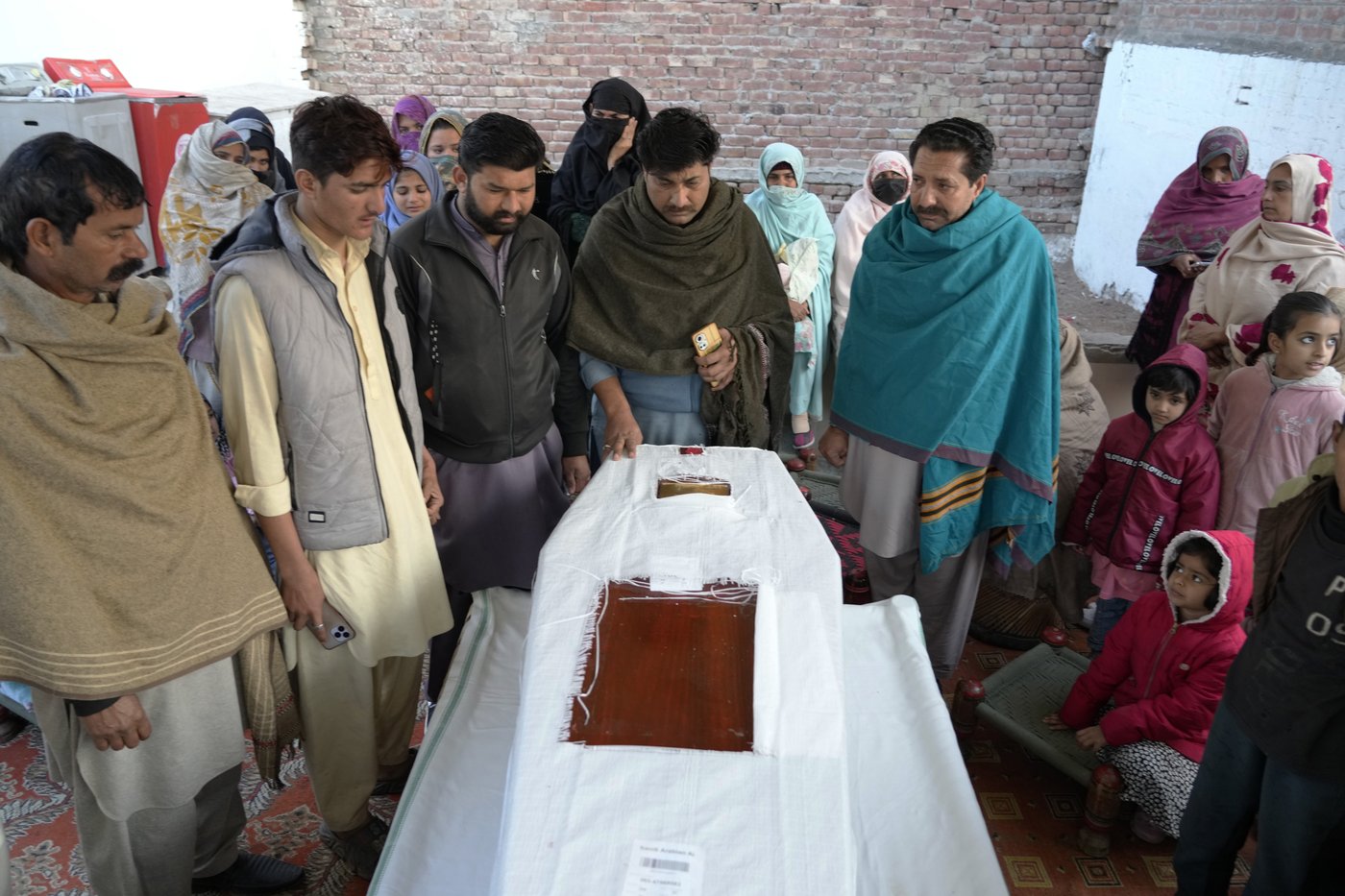 Bodies of 4 Pakistanis who died on a migrant boat journey off West Africa return home for burial | iNFOnews.ca Bodies of 4 Pakistanis who died on a migrant boat journey off West Africa return home for burial | iNFOnews.ca