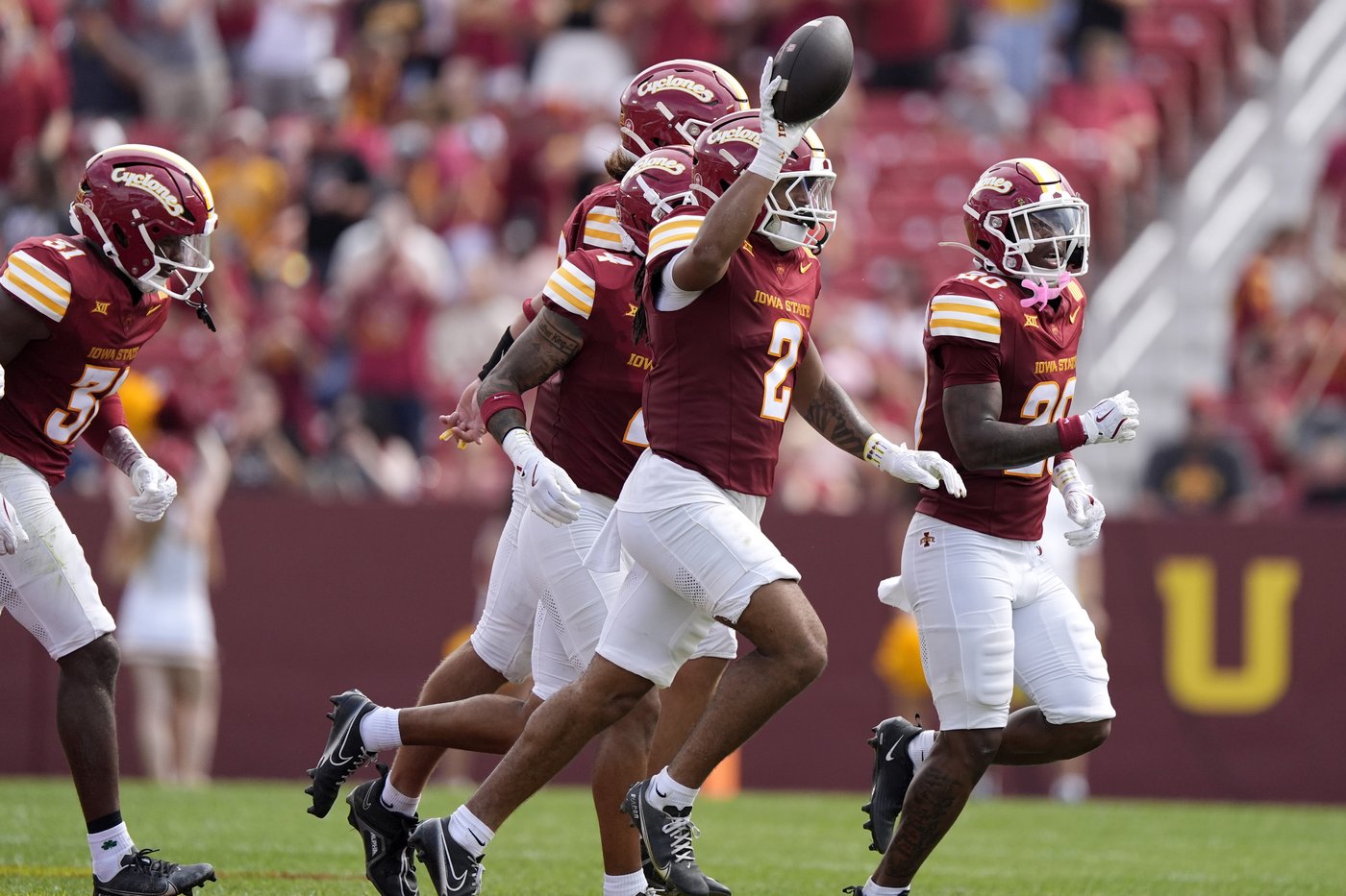 Rocco Becht sets school record for accuracy in No. 22 Iowa State's 55-7 win over South Dakota | iNFOnews.ca Rocco Becht sets school record for accuracy in No. 22 Iowa State's 55-7 win over South Dakota | iNFOnews.ca