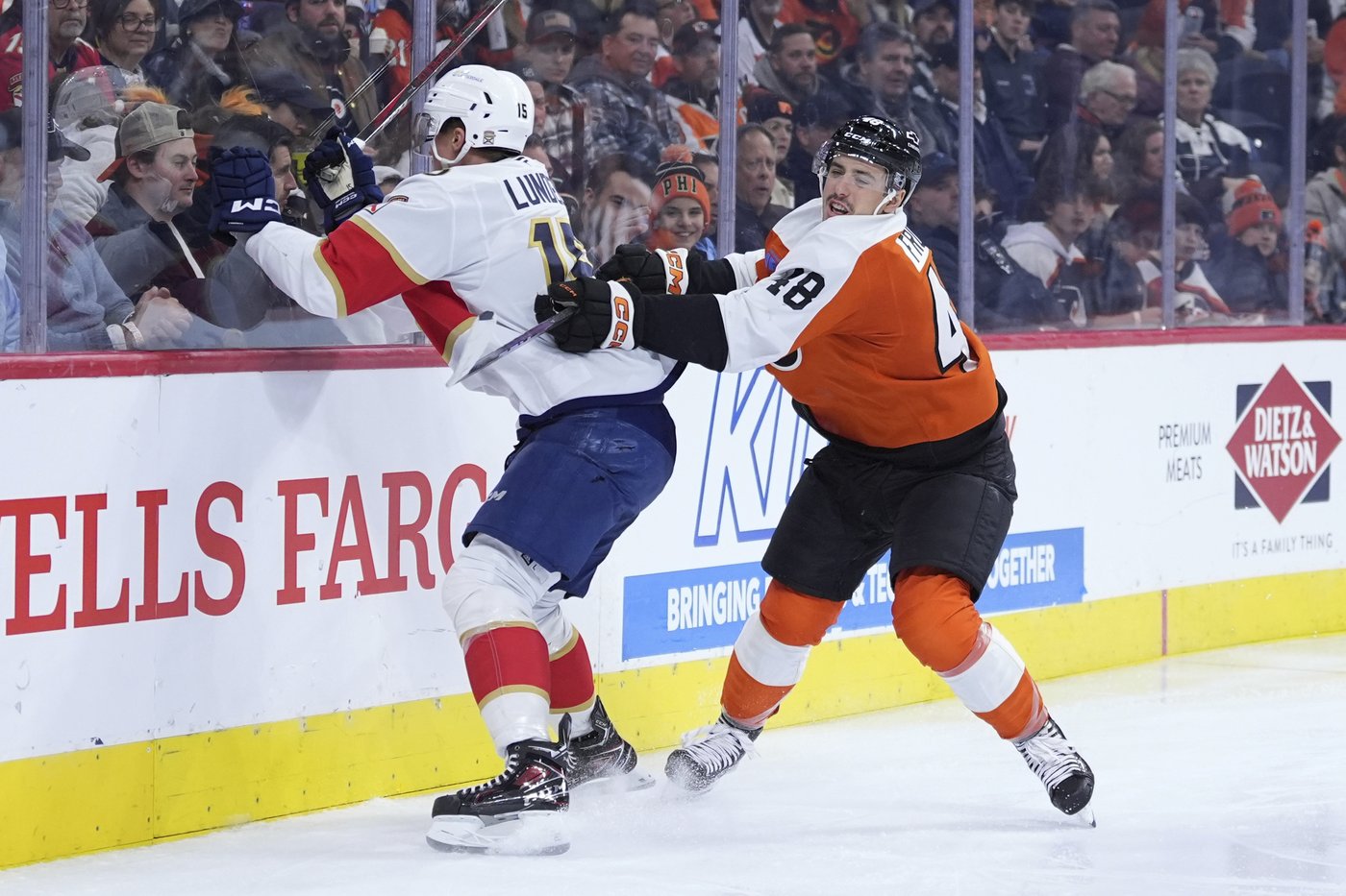 Panthers waste early 3-goal lead, rally with 3 goals in final minutes to top Flyers 7-5 | iNFOnews.ca Panthers waste early 3-goal lead, rally with 3 goals in final minutes to top Flyers 7-5 | iNFOnews.ca