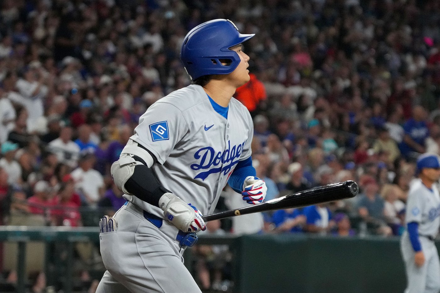 Ohtani hits splash shot into Chase Field pool, matches career high with 54th home run | iNFOnews.ca