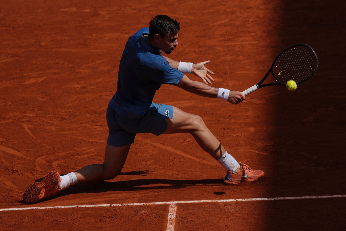 Gotta go: Home player Arthur Gea takes emergency bathroom break during French Open debut | iNFOnews.ca