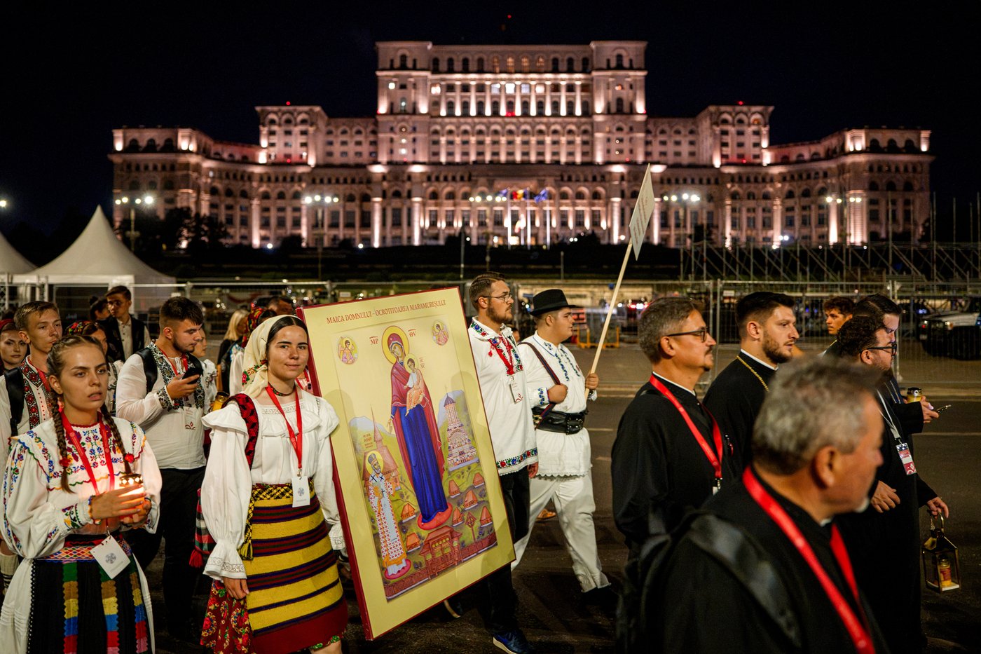 Photos of young Orthodox Christians taking part in a lights procession in Romania’s capital | iNFOnews.ca