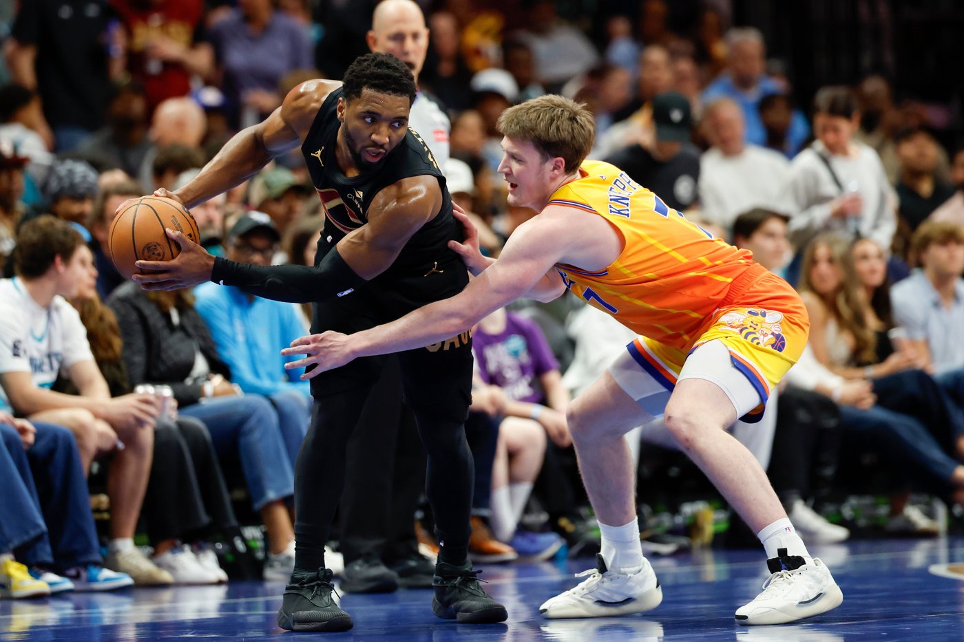 Donovan Mitchell scores 32 points as Cavaliers beat Hornets 118-113 for 7th straight victory | iNFOnews.ca