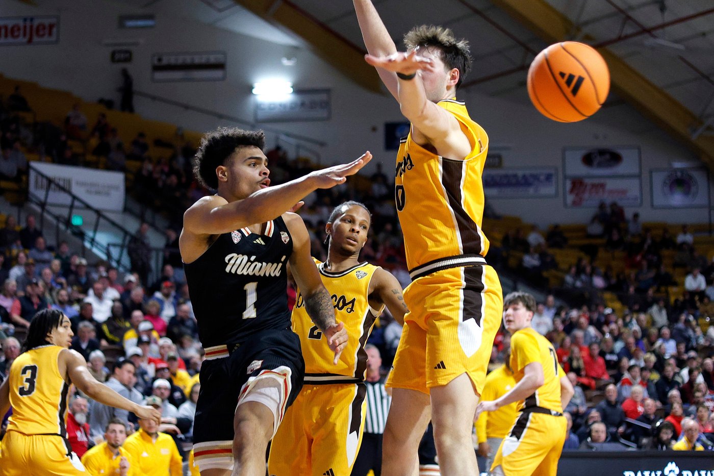No. 21 Miami (Ohio) rallies past Western Michigan 69-67 to remain the only unbeaten Division I team | iNFOnews.ca No. 21 Miami (Ohio) rallies past Western Michigan 69-67 to remain the only unbeaten Division I team | iNFOnews.ca