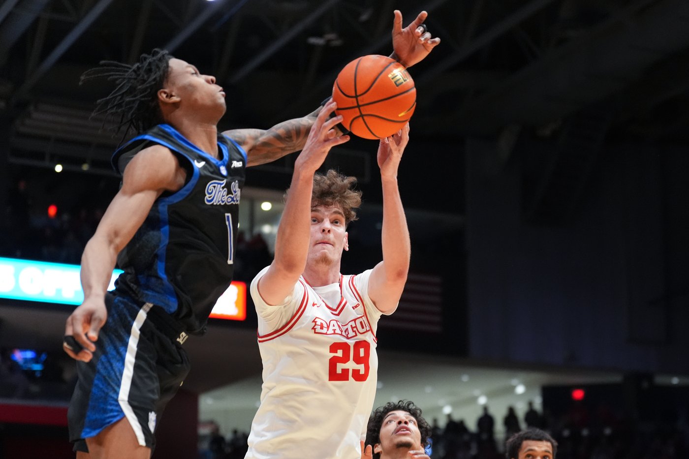 L'Etang's career-high 26 points helps Dayton to a 77-62 win over No. 23 Saint Louis | iNFOnews.ca