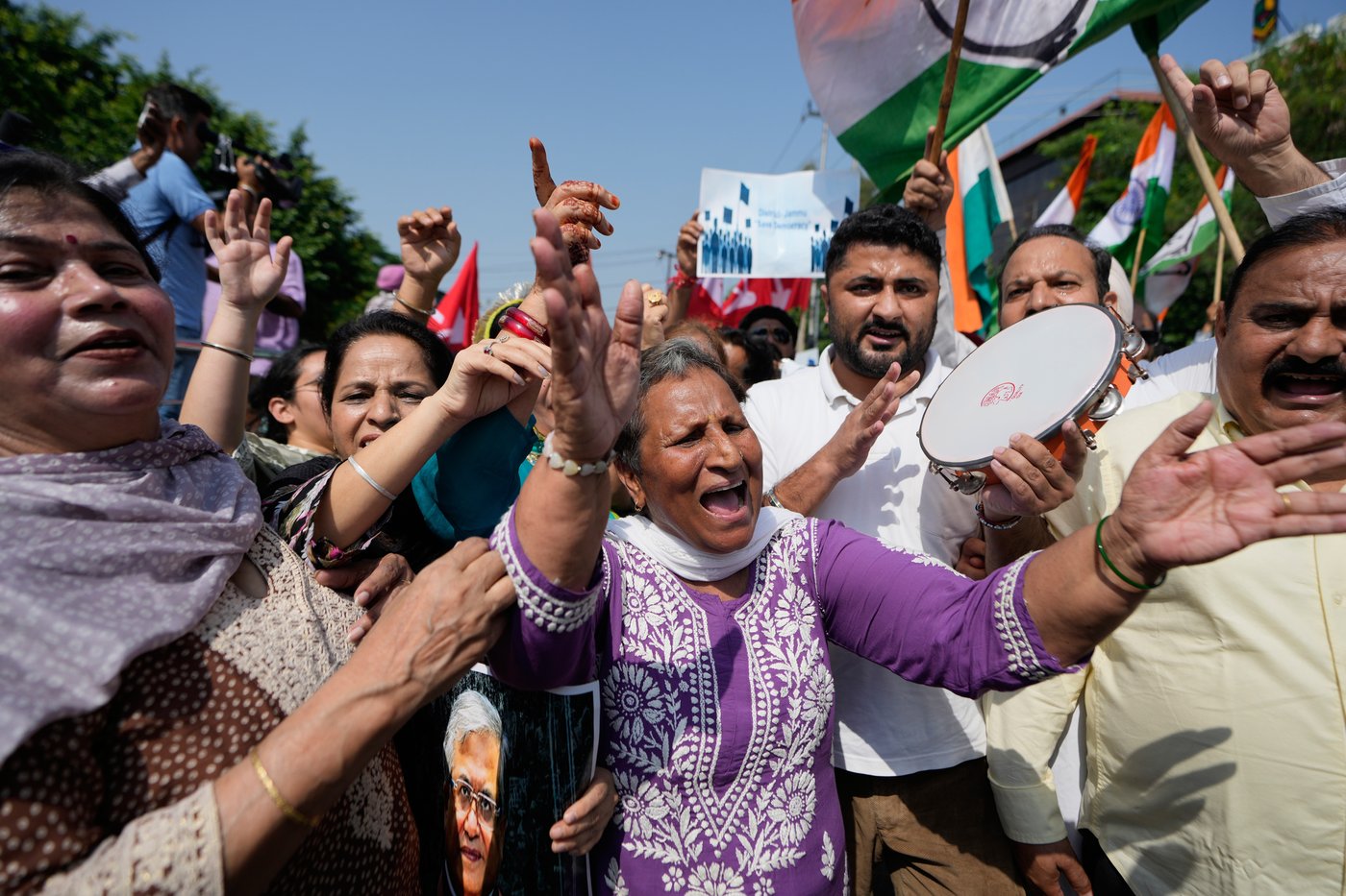 Indian opposition leader Rahul Gandhi briefly detained as protests grow over mass voter list purge | iNFOnews.ca