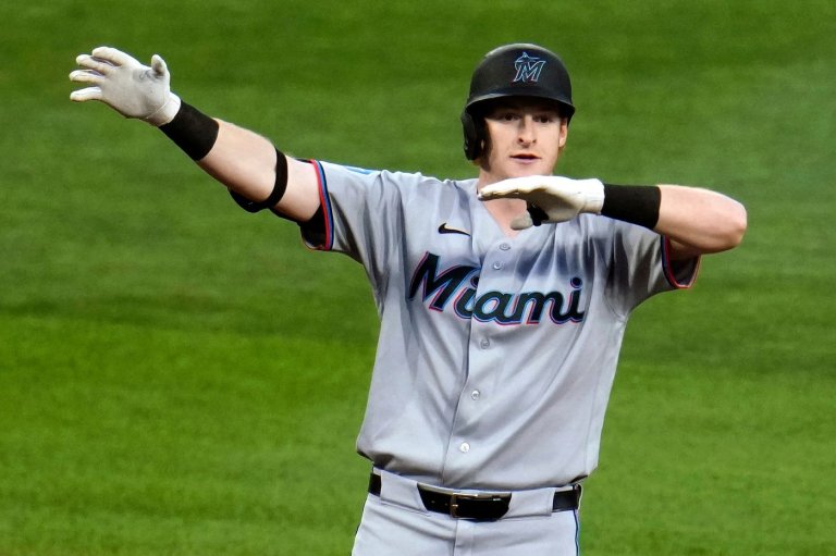 Marlins beat the Pirates 8-3 for their 7th straight victory | iNFOnews.ca