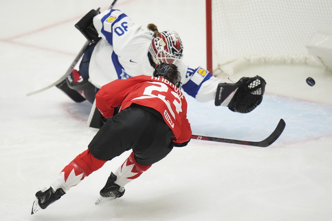 Canada blasts Finland 8-1 to face the US in another women’s ice hockey worlds final | iNFOnews.ca