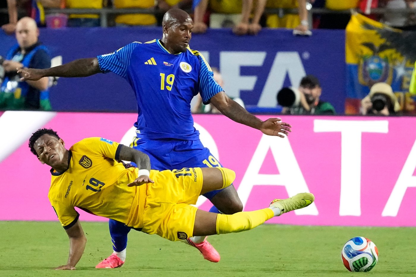 Curacao’s Eloy Room makes 15 saves, sends island nation to 0-0 draw with Ecuador in World Cup | iNFOnews.ca