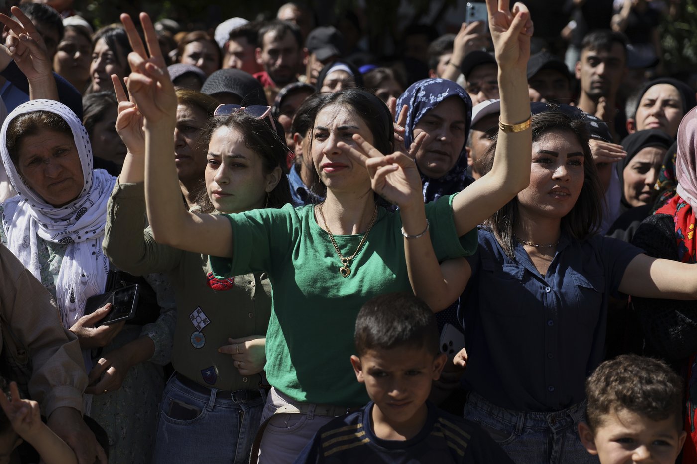 Syrian government and Kurdish-led force exchange prisoners in a step toward easing tensions | iNFOnews.ca Syrian government and Kurdish-led force exchange prisoners in a step toward easing tensions | iNFOnews.ca