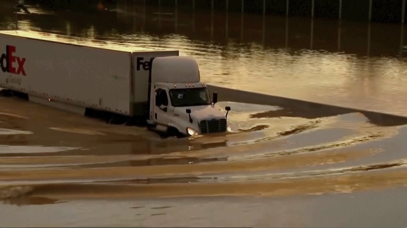 Mother, father and child killed by fallen tree in Tennessee heavy rains and flooding | iNFOnews.ca