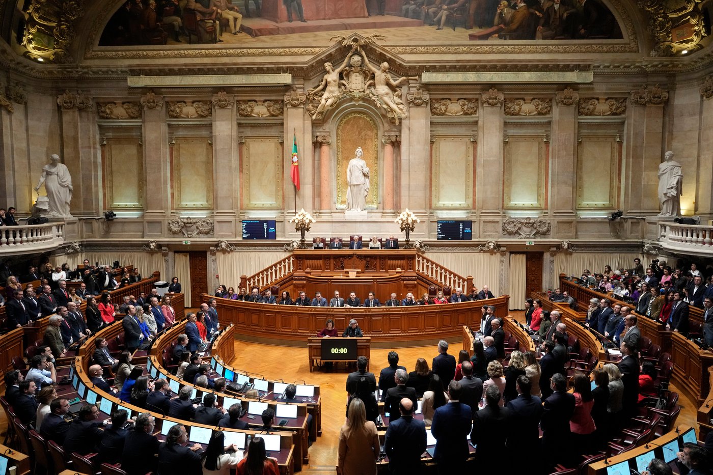 Portuguese parliament approves bill banning face coverings in public | iNFOnews.ca Portuguese parliament approves bill banning face coverings in public | iNFOnews.ca