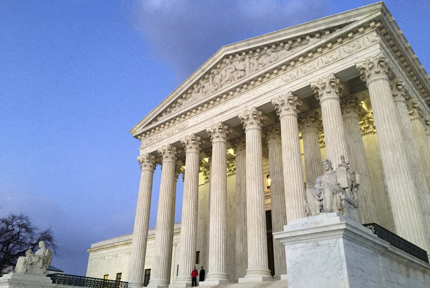 Americans' trust in nation's court system hits record low, survey finds | iNFOnews.ca
