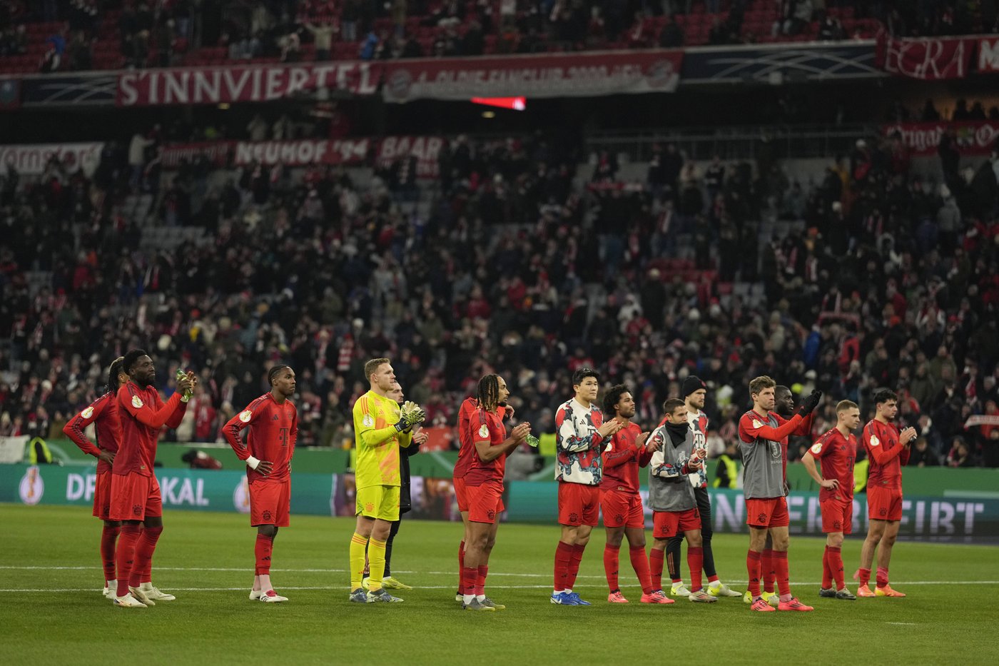 Neuer gets sent off for 1st time and Bayern Munich exits German Cup early again | iNFOnews.ca