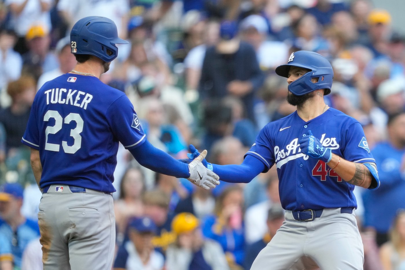Yamamoto shines in Milwaukee again as Dodgers defeat Brewers 5-1 | iNFOnews.ca