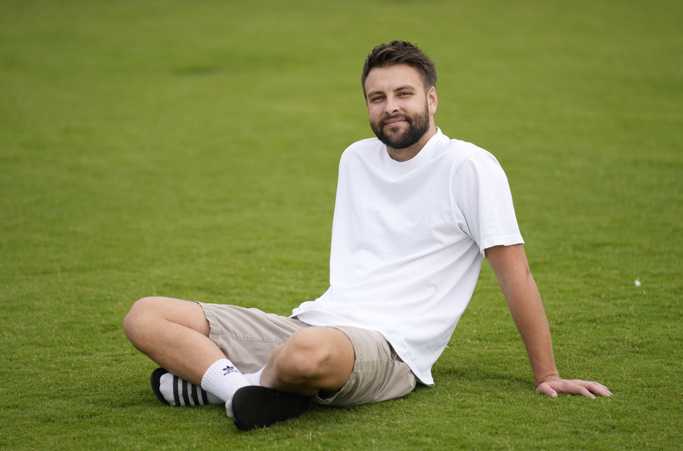 ‘Kindness’ influencers on TikTok give money to strangers. Why is that controversial? | iNFOnews.ca