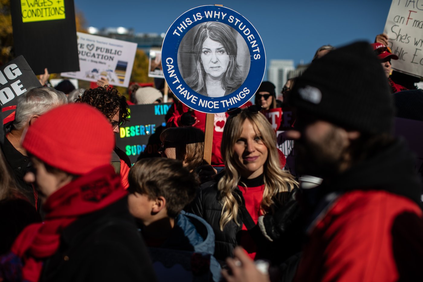 Alberta teachers say strike aims to fix crisis, Smith says province wants to bargain | iNFOnews.ca