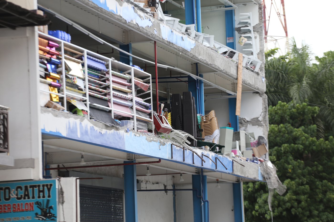 A 7.8 magnitude quake in the Philippines kills at least 35, collapses buildings and sparks tsunami | iNFOnews.ca