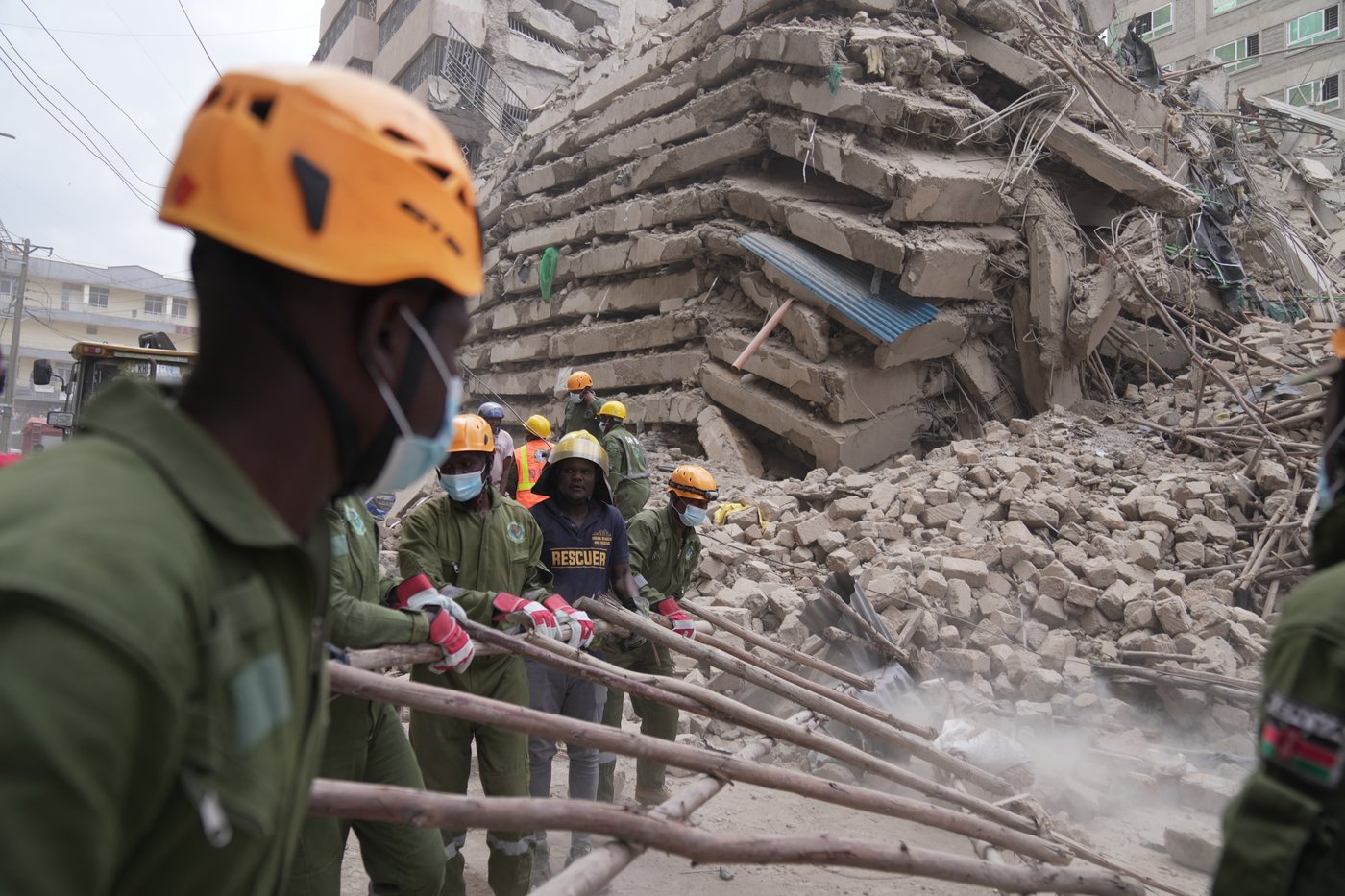 Many feared trapped as a tall building collapses in Kenya | iNhome