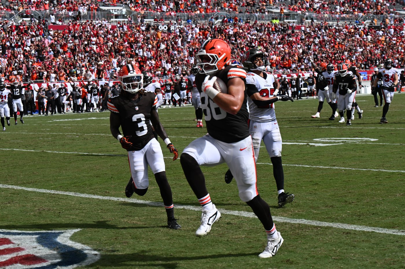 Deshaun Watson outplays Baker Mayfield, leading the Browns to a 23-19 win over the Buccaneers | iNFOnews.ca