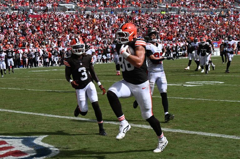 Deshaun Watson outplays Baker Mayfield, leading the Browns to a 23-19 win over the Buccaneers | iNFOnews.ca